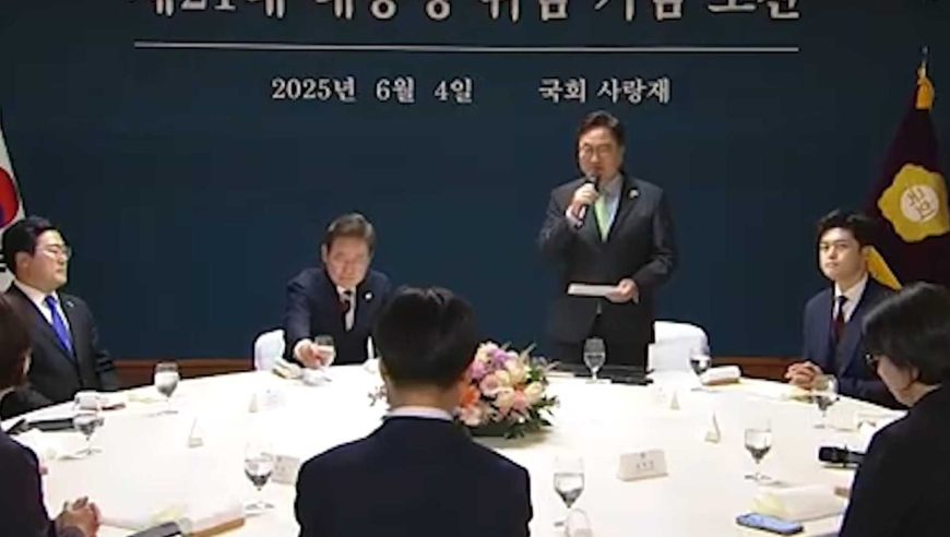 乌尔善说会把殷郊法相做得更有质感,奥门最快开奖9494开奖网,社会责任方案执行_手游版V4.92